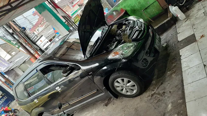 Perbaikan mesin mobil Toyota Avanza di bengkel Amir Putra Service
