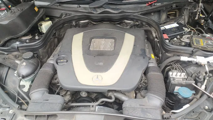 Pengecekan dinamo mesin Mercedes-Benz V6 dengan multimeter