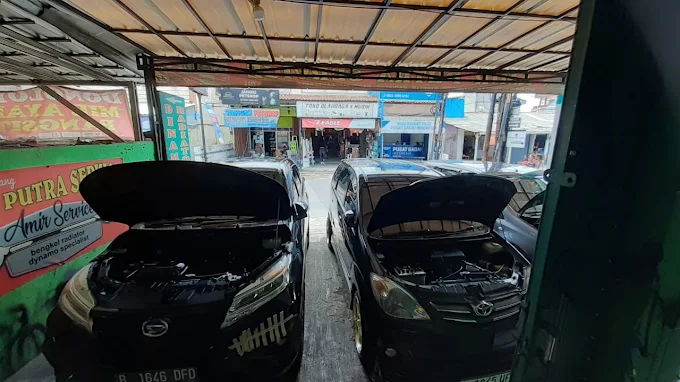 Suasana bengkel radiator dan dinamo Amir Putra Service Beji Depok